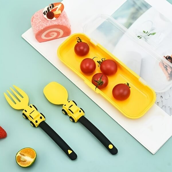64aa967e-d462-48d7-b0b9-f8adcc7f64c1.jpg 1pc Cartoon Engineering Vehicle Themed Fork and Spoon Set with Portable Storage Box - Durable PP Material