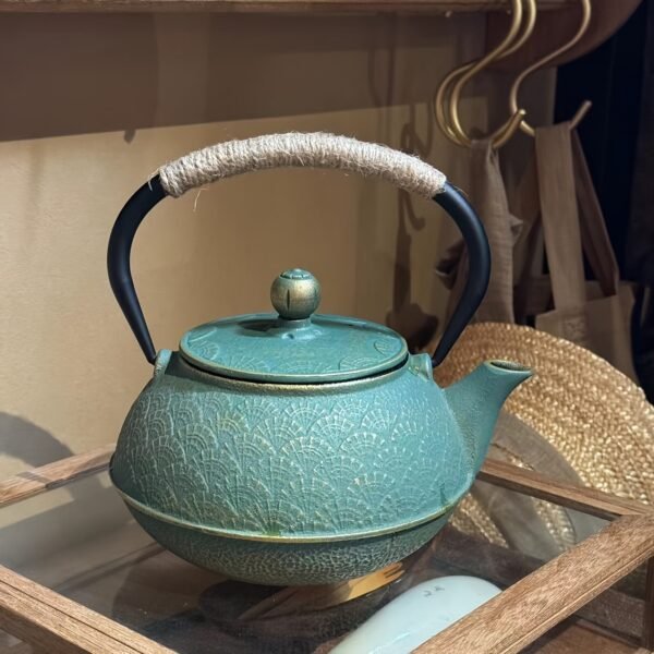 827020d0-12a1-4540-8dfd-324886cc109c.jpg 900ml Green Golden Fan-Shaped Glossy Cast Iron Enamel Teapot, Enamel Teapot, Tea Brewing, with Stainless Steel Strainer, Removable Filter