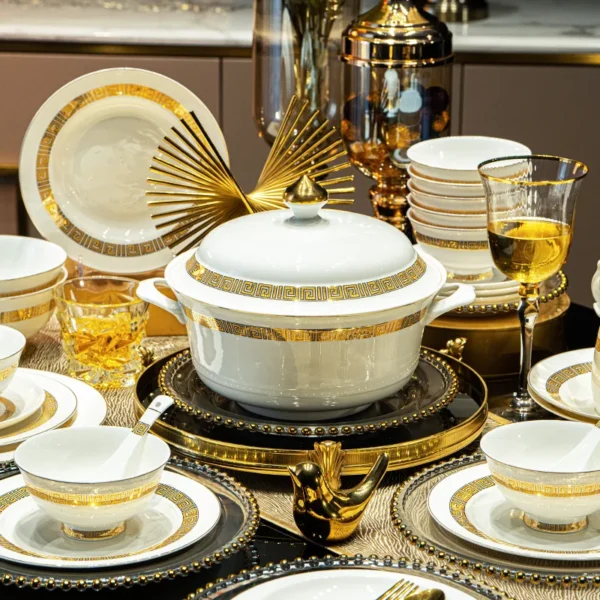 Fine Bone China Dinnerware 40pcs Sets Home Kitchen Luxury Guests Wedding Tableware Set Gold Plates Jogo De Jantar Dinnerware Sets